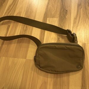 Artifact lululemon belt bag